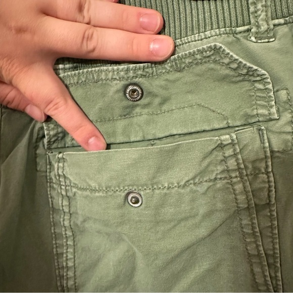 American Eagle Cargo Shorts - Size 12 Large - Picture 9 of 13